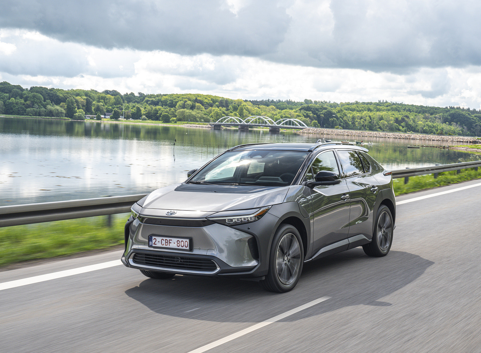 2022 Toyota bZ4X BEV (Euro-Spec) Front Three-Quarter Wallpapers (14)