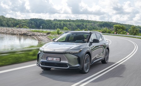 2022 Toyota bZ4X BEV (Euro-Spec) Front Three-Quarter Wallpapers  450x275 (32)