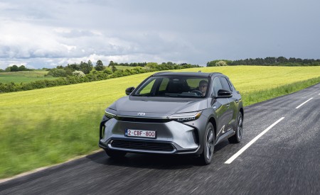 2022 Toyota bZ4X BEV (Euro-Spec) Front Wallpapers  450x275 (5)