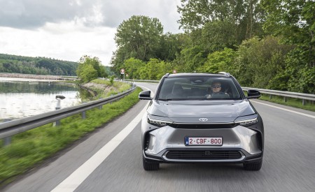 2022 Toyota bZ4X BEV (Euro-Spec) Front Wallpapers 450x275 (36)