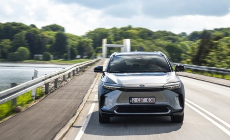 2022 Toyota bZ4X BEV (Euro-Spec) Front Wallpapers 450x275 (20)