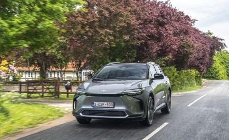 2022 Toyota bZ4X BEV (Euro-Spec) Front Wallpapers 450x275 (3)