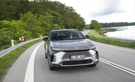 2022 Toyota bZ4X BEV (Euro-Spec) Front Wallpapers 450x275 (38)