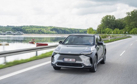 2022 Toyota bZ4X BEV (Euro-Spec) Front Wallpapers 450x275 (40)
