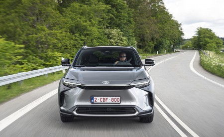 2022 Toyota bZ4X BEV (Euro-Spec) Front Wallpapers 450x275 (15)