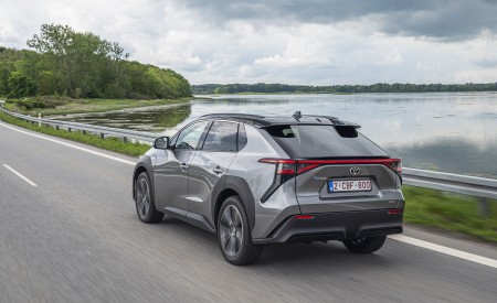 2022 Toyota bZ4X BEV (Euro-Spec) Rear Three-Quarter Wallpapers 450x275 (25)