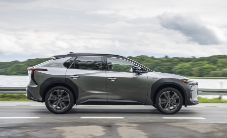2022 Toyota bZ4X BEV (Euro-Spec) Side Wallpapers 450x275 (28)