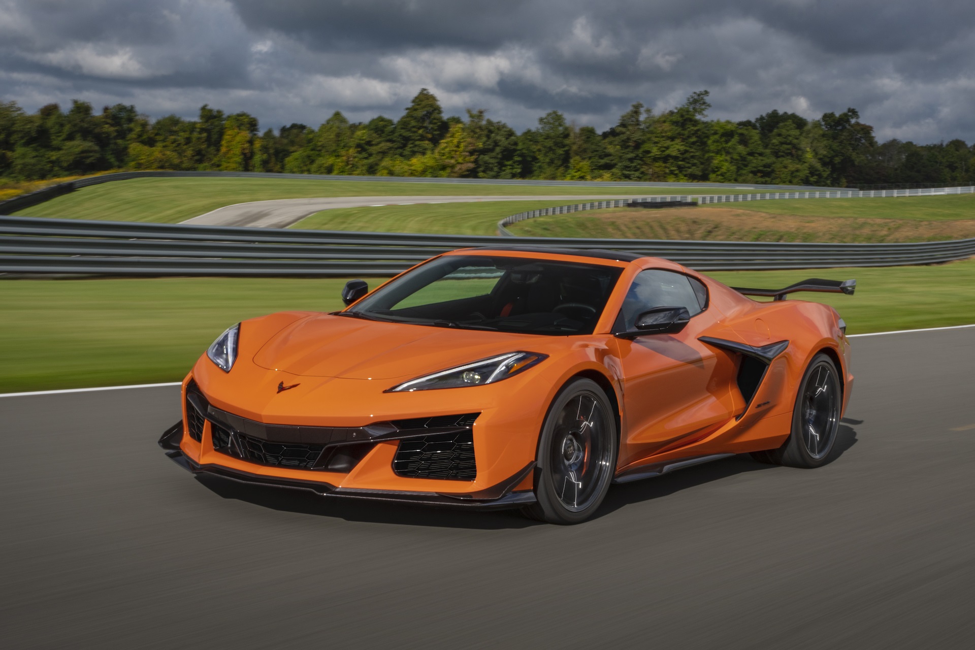 2023 Chevrolet Corvette Z06 Front Three-Quarter Wallpapers (1)