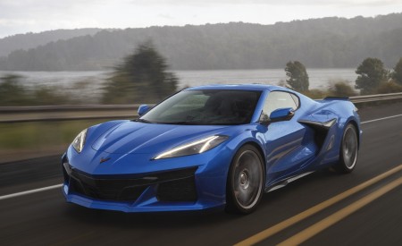 2023 Chevrolet Corvette Z06 Front Three-Quarter Wallpapers 450x275 (15)