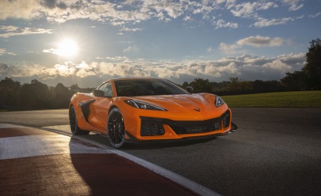 2023 Chevrolet Corvette Z06 Front Three-Quarter Wallpapers 450x275 (9)