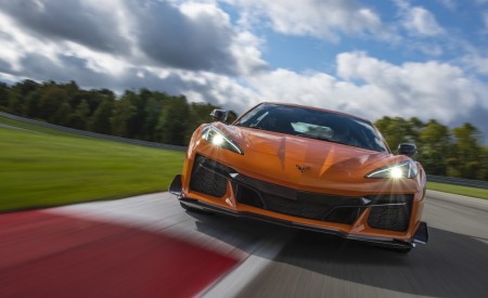 2023 Chevrolet Corvette Z06 Front Wallpapers 450x275 (3)