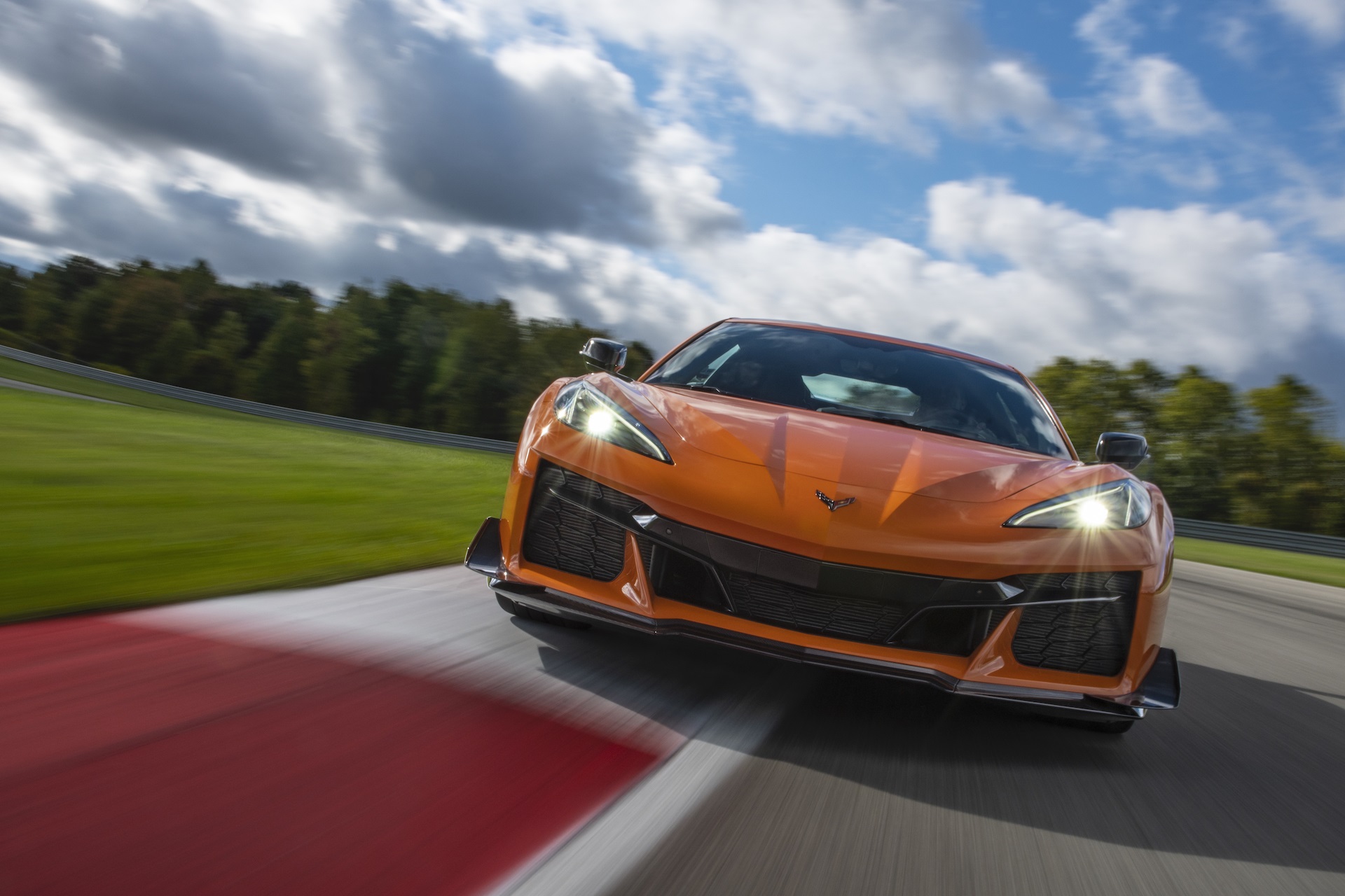 2023 Chevrolet Corvette Z06 Front Wallpapers (3)
