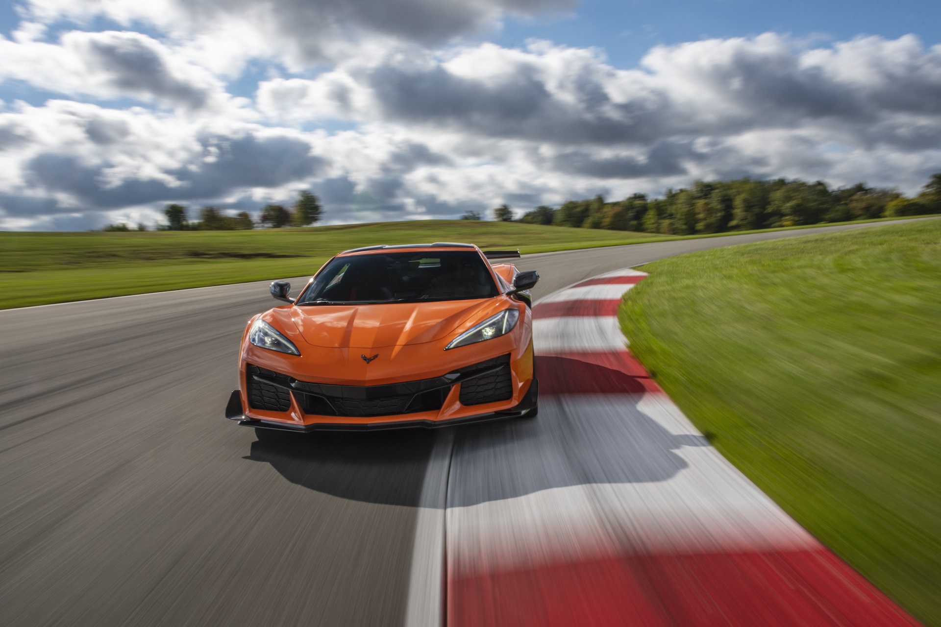 2023 Chevrolet Corvette Z06 Front Wallpapers (5)