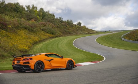2023 Chevrolet Corvette Z06 Rear Three-Quarter Wallpapers 450x275 (11)