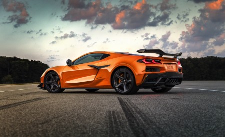 2023 Chevrolet Corvette Z06 Rear Three-Quarter Wallpapers 450x275 (25)