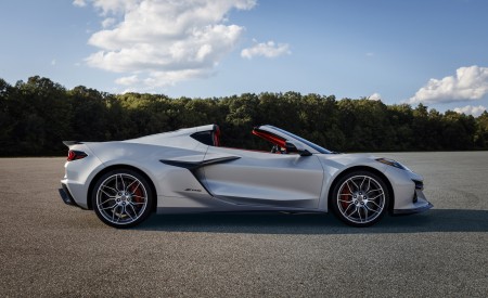 2023 Chevrolet Corvette Z06 Side Wallpapers 450x275 (28)