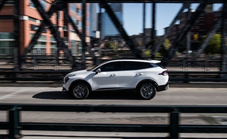 2023 Kia Sportage SX Side Wallpapers 450x275 (8)