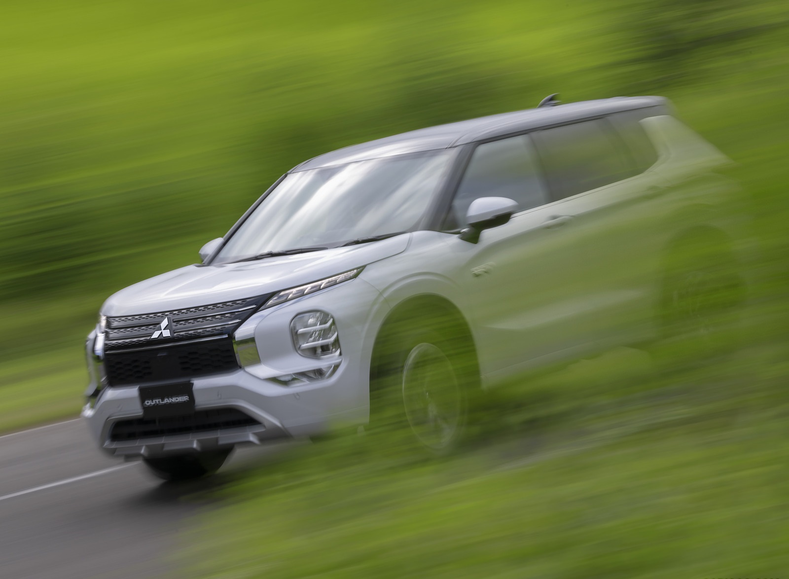 2023 Mitsubishi Outlander PHEV Front Three-Quarter Wallpapers (1)