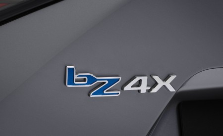 2023 Toyota bZ4X BEV Badge Wallpapers  450x275 (127)