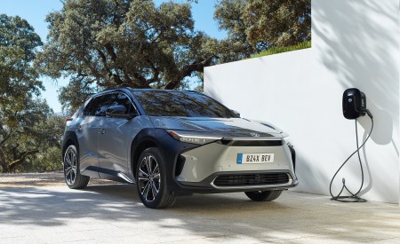 2023 Toyota bZ4X BEV Charging Connector Wallpapers 450x275 (152)