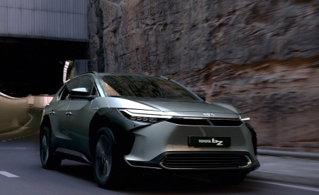 2023 Toyota bZ4X BEV Front Three-Quarter Wallpapers 450x275 (146)