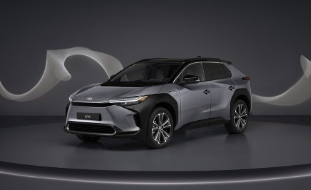 2023 Toyota bZ4X BEV Front Three-Quarter Wallpapers 450x275 (113)