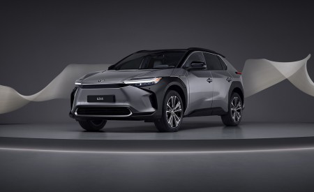 2023 Toyota bZ4X BEV Front Three-Quarter Wallpapers 450x275 (115)