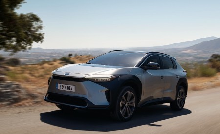 2023 Toyota bZ4X BEV Front Three-Quarter Wallpapers 450x275 (144)