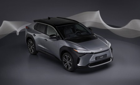 2023 Toyota bZ4X BEV Front Three-Quarter Wallpapers  450x275 (114)