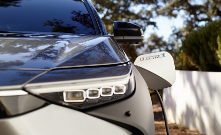 2023 Toyota bZ4X BEV Headlight Wallpapers 450x275 (153)