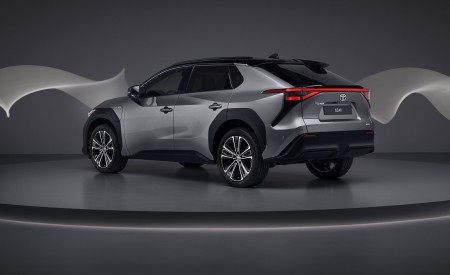 2023 Toyota bZ4X BEV Rear Three-Quarter Wallpapers  450x275 (117)