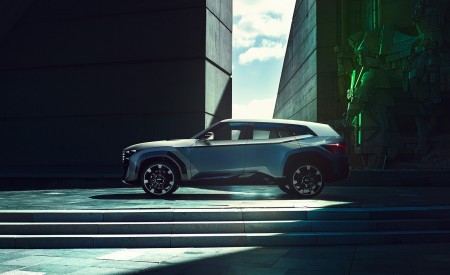 2021 BMW XM Concept Side Wallpapers 450x275 (5)
