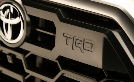 2021 Toyota Tundra Lifted Concept Grille Wallpapers 450x275 (7)