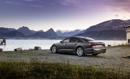2022 Audi A8 (Color: Daytona Grey Matt Effect) Rear Three-Quarter Wallpapers 450x275 (37)