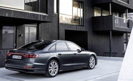 2022 Audi A8 (Color: Daytona Grey Matt Effect) Rear Three-Quarter Wallpapers 450x275 (39)