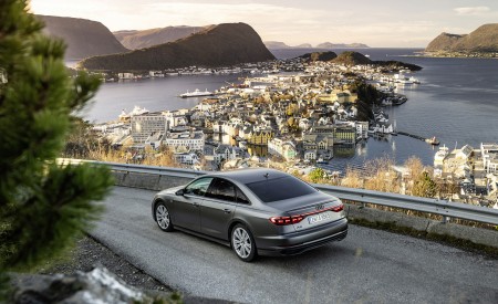 2022 Audi A8 (Color: Daytona Grey Matt Effect) Rear Three-Quarter Wallpapers 450x275 (28)