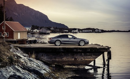 2022 Audi A8 (Color: Daytona Grey Matt Effect) Side Wallpapers 450x275 (38)