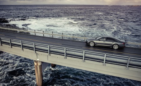 2022 Audi A8 (Color: Daytona Grey Matt Effect) Side Wallpapers 450x275 (25)