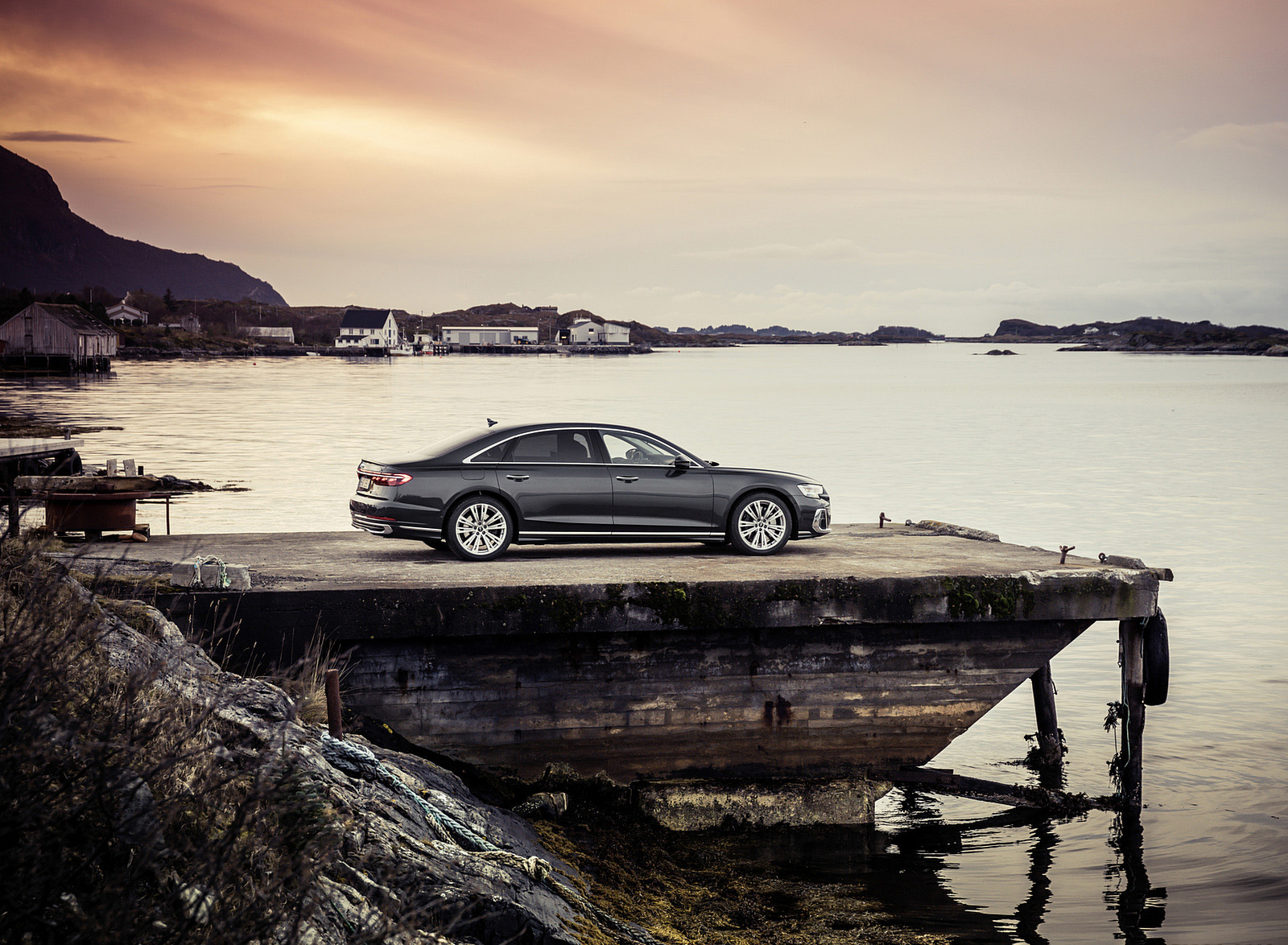 2022 Audi A8 L (Color: Manhattan Grey) Side Wallpapers #47 of 91