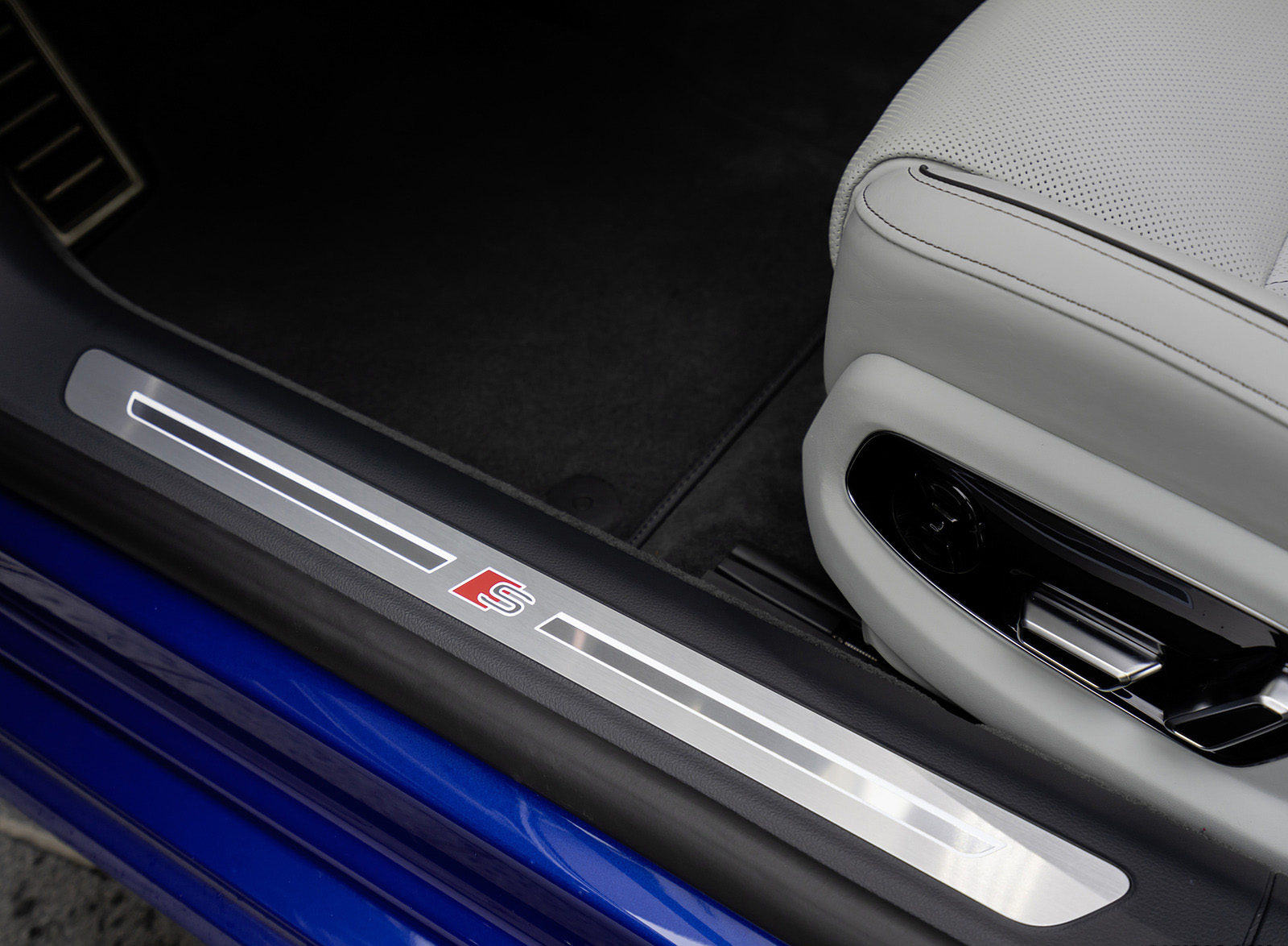 2022 Audi S8 Door Sill Wallpapers #32 of 53