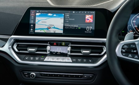 2022 BMW M440i xDrive Gran Coupé (UK-Spec) Central Console Wallpapers  450x275 (31)