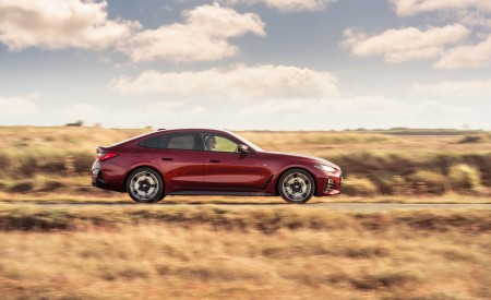 2022 BMW M440i xDrive Gran Coupé (UK-Spec) Side Wallpapers 450x275 (8)