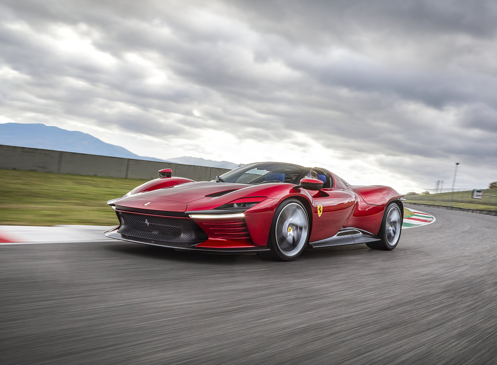 2022 Ferrari Daytona SP3 Front Three-Quarter Wallpapers (1)