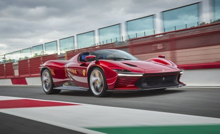 2022 Ferrari Daytona SP3 Front Three-Quarter Wallpapers 450x275 (2)