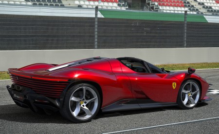 2022 Ferrari Daytona SP3 Rear Three-Quarter Wallpapers 450x275 (9)