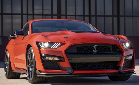 2022 Ford Mustang Shelby GT500 Front Three-Quarter Wallpapers 450x275 (5)