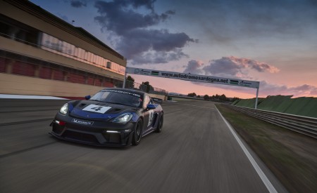 2022 Porsche 718 Cayman GT4 RS Clubsport Front Three-Quarter Wallpapers 450x275 (10)