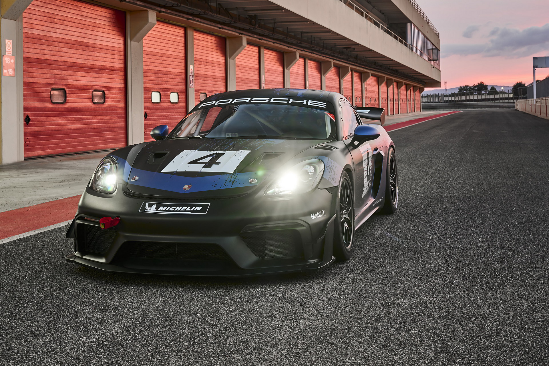 2022 Porsche 718 Cayman GT4 RS Clubsport Front Wallpapers (12)