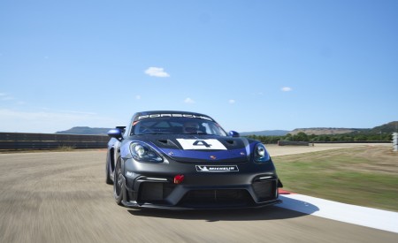 2022 Porsche 718 Cayman GT4 RS Clubsport Front Wallpapers 450x275 (2)