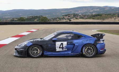 2022 Porsche 718 Cayman GT4 RS Clubsport Side Wallpapers 450x275 (20)